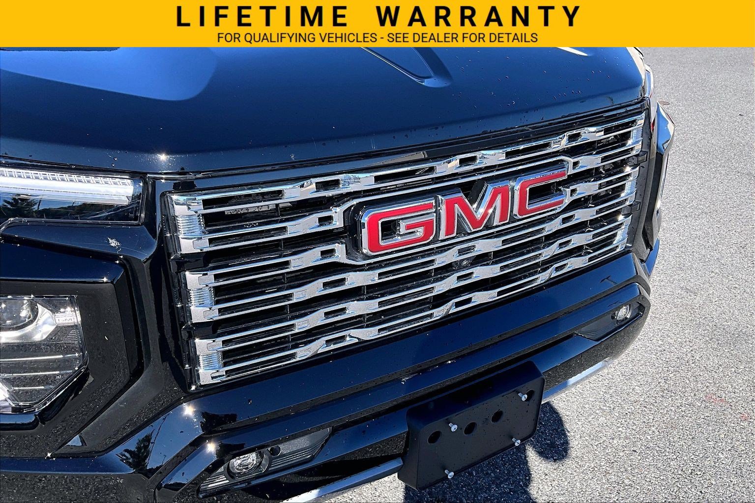 Used 2025 GMC Canyon Denali w/ LPO, Denali Black Edition AWD/4WD image 5