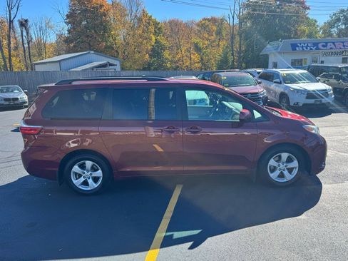 Used 2015 Toyota Sienna LE image 4
