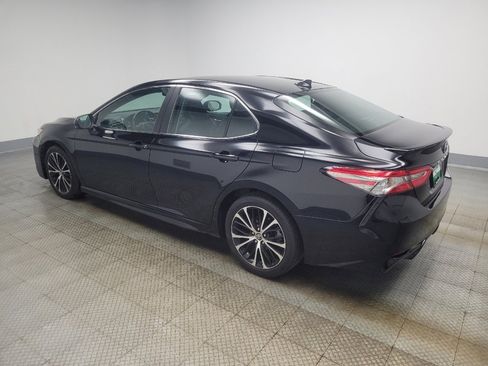 Used 2019 Toyota Camry SE image 3