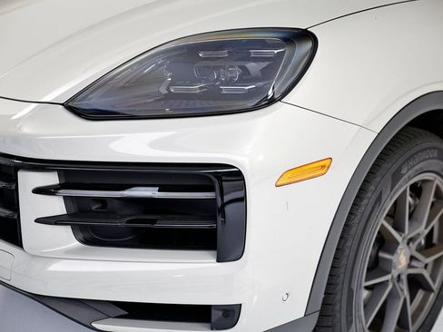 Certified 2025 Porsche Cayenne AWD/4WD image 11