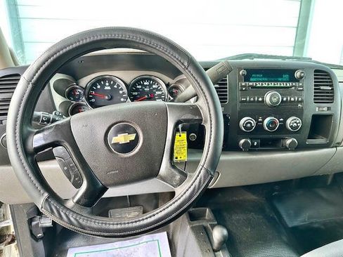 Used 2014 Chevrolet Silverado 2500 W/T AWD/4WD image 12