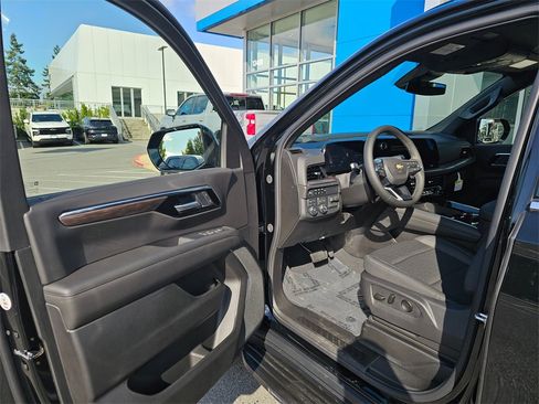 New 2025 Chevrolet Suburban LS w/ Max Trailering Package image 21