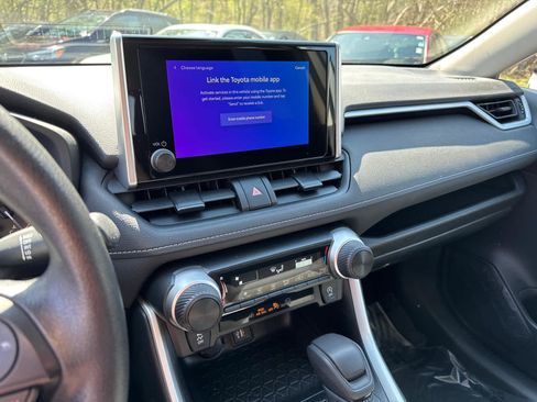 Used 2023 Toyota RAV4 LE AWD/4WD image 23