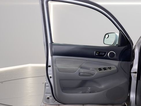 Used 2006 Toyota Tacoma PreRunner image 9