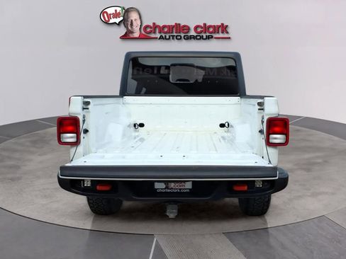 Used 2023 Jeep Gladiator Overland AWD/4WD image 9