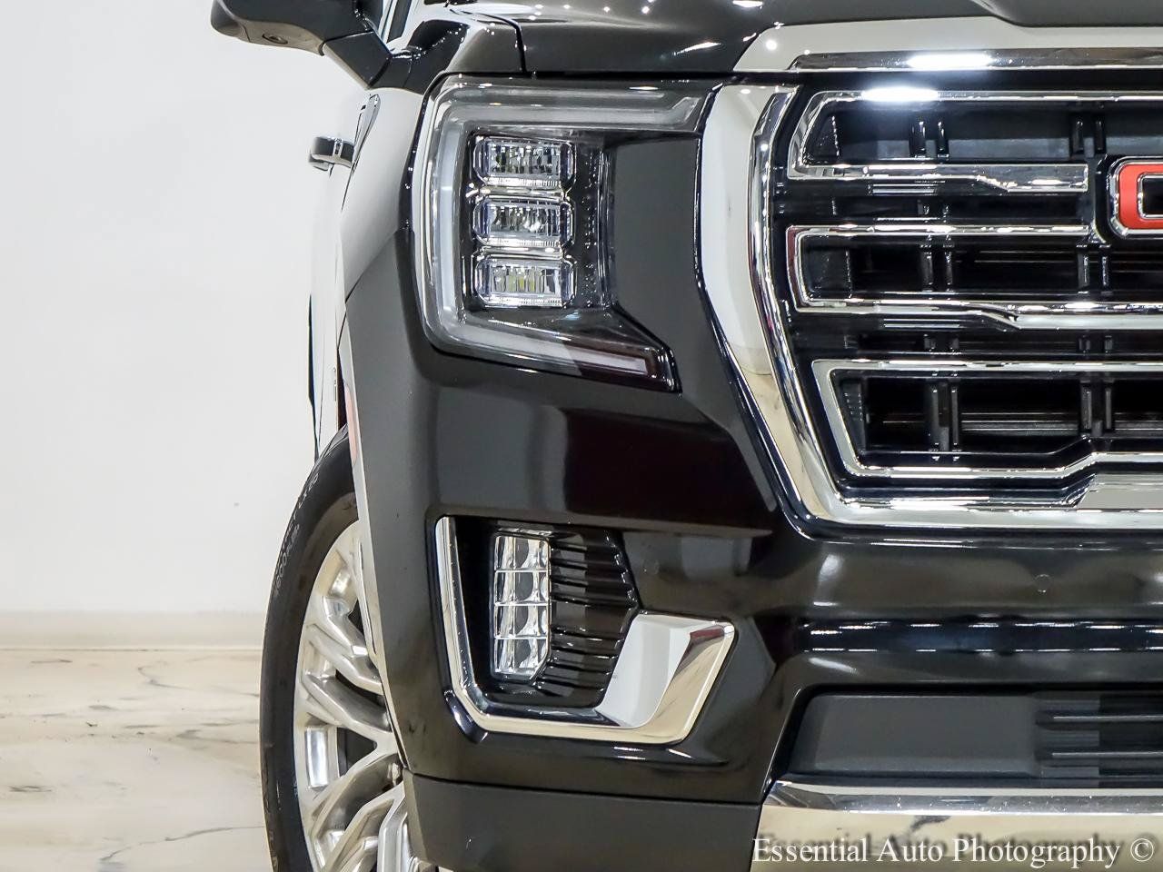 Used 2023 GMC Yukon SLT w/ SLT Luxury Package AWD/4WD image 6