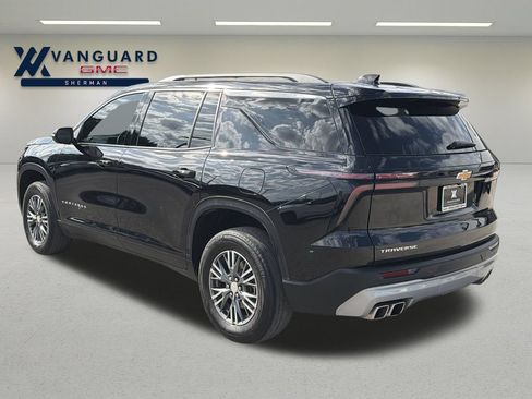 Used 2025 Chevrolet Traverse LT FWD image 3