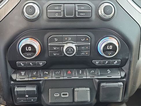 Used 2021 GMC Sierra 2500 Denali w/ Denali Ultimate Package AWD/4WD image 24