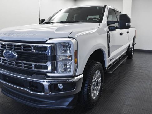 Used 2024 Ford F250 XLT image 3