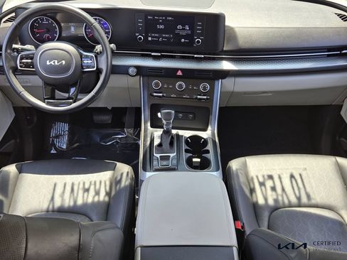 Certified 2022 Kia Carnival LX FWD image 12