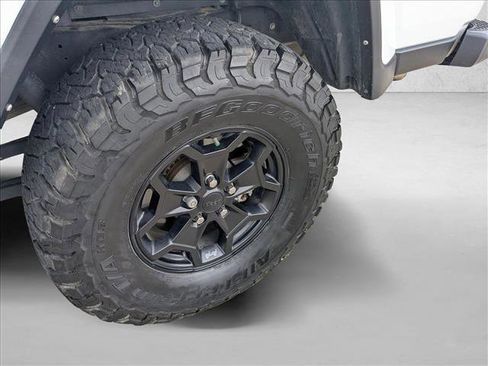 Used 2025 RAM 2500 Laramie AWD/4WD image 17