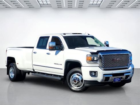 Used 2016 GMC Sierra 3500 Denali w/ Duramax Plus Package image 8
