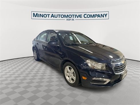Used 2015 Chevrolet Cruze LT image 2