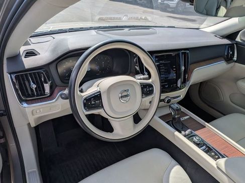 Used 2021 Volvo S60 T6 Momentum w/ Premium Package AWD/4WD image 7