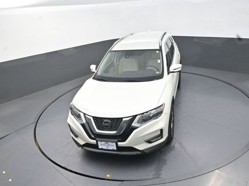 Used 2019 Nissan Rogue SV w/ Premium Package image 15