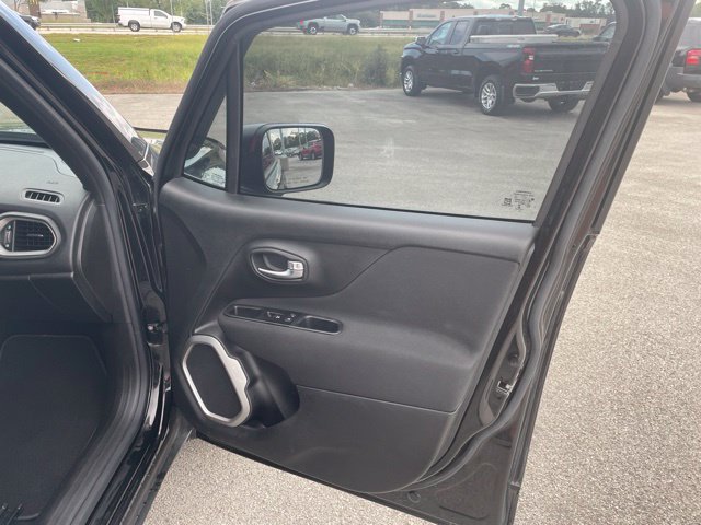 Used 2021 Jeep Renegade Latitude AWD/4WD image 45