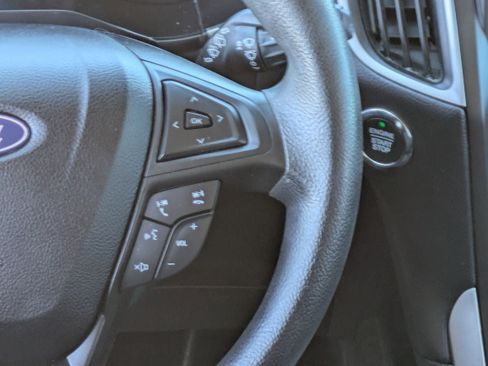 Used 2021 Ford Edge SE image 22