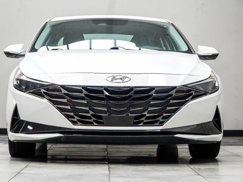 Used 2021 Hyundai Elantra Limited FWD image 7