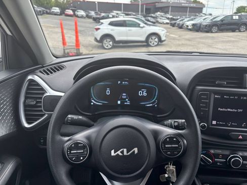 Used 2025 Kia Soul LX w/ LX Technology Package FWD image 24
