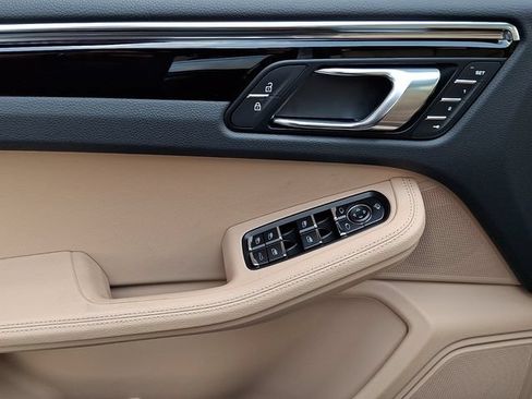 Certified 2026 Porsche Macan AWD/4WD image 16