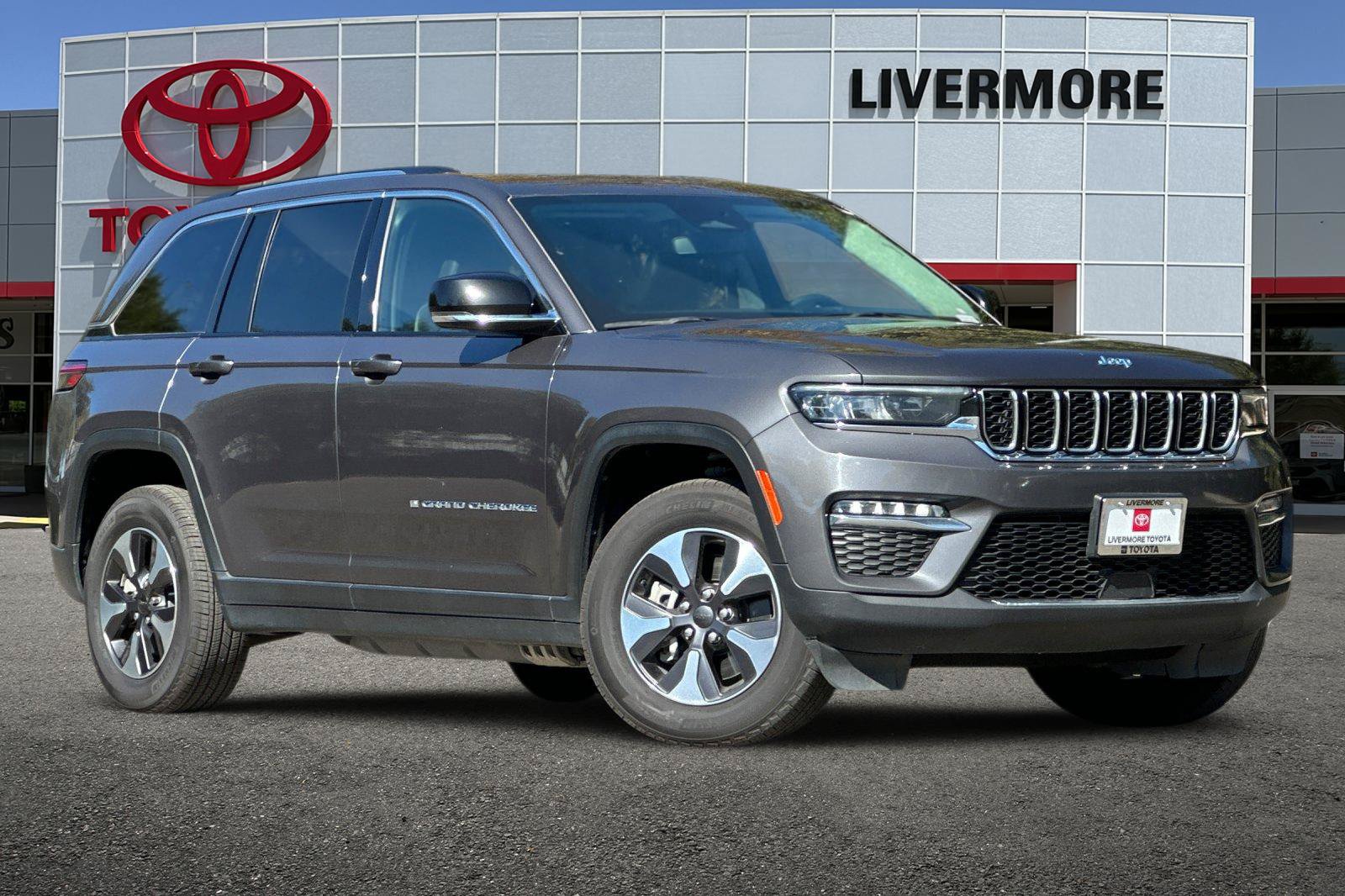 Used 2024 Jeep Grand Cherokee Limited 4xe AWD/4WD image 2