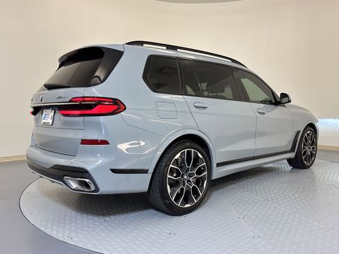 Used 2025 BMW X7 xDrive40i w/ M Sport Package image 9