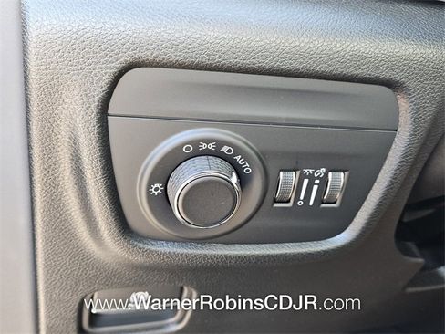 New 2025 Jeep Grand Cherokee L Laredo image 27