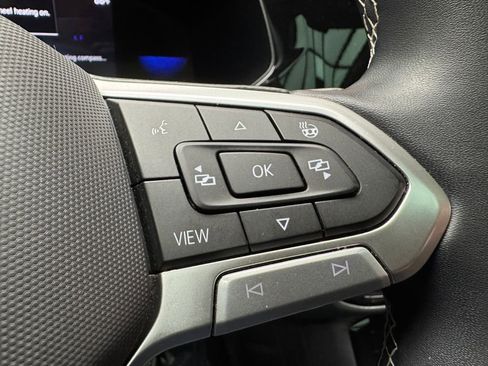 Used 2023 Volkswagen Taos SE w/ Panoramic Sunroof Package AWD/4WD image 15