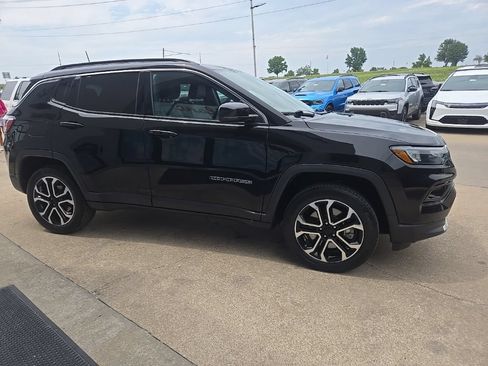 Used 2023 Jeep Compass Limited w/ Sun and Sound Group AWD/4WD image 13