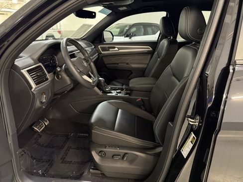 Certified 2023 Volkswagen Atlas Cross Sport SEL R-Line AWD/4WD image 16