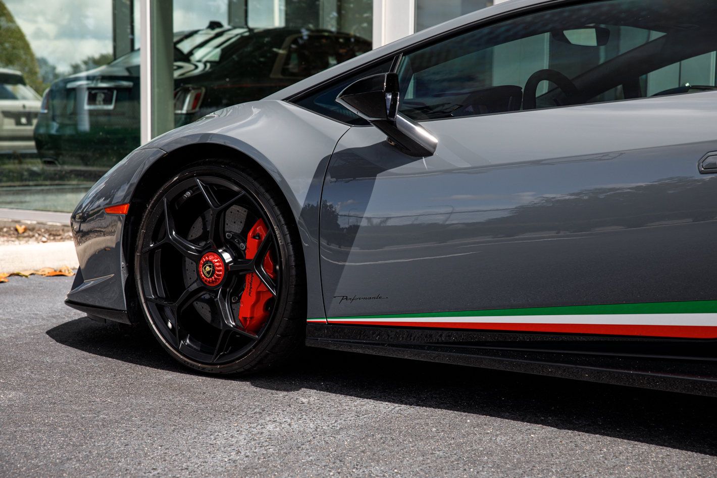 Used 2018 Lamborghini Huracan Performante AWD/4WD image 12