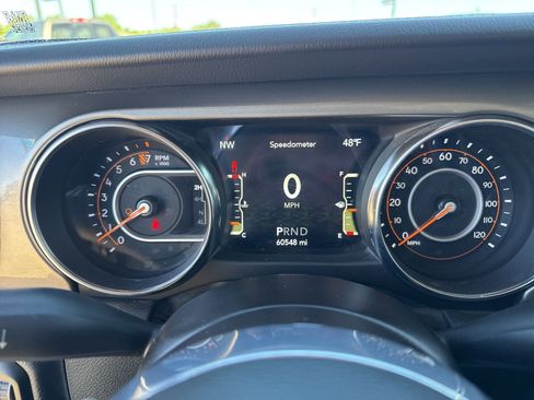 Used 2021 Jeep Gladiator Overland w/ Cold Weather Group AWD/4WD image 21