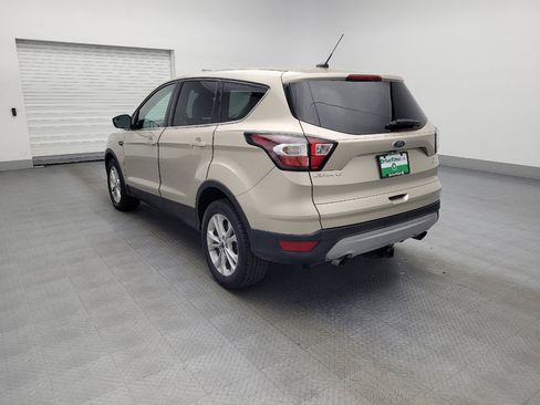 Used 2017 Ford Escape SE image 5