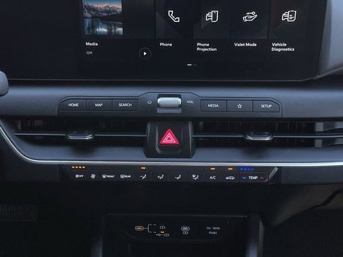 Used 2025 Kia K4 LXS image 17