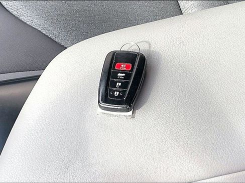 Used 2020 Toyota Camry LE image 36