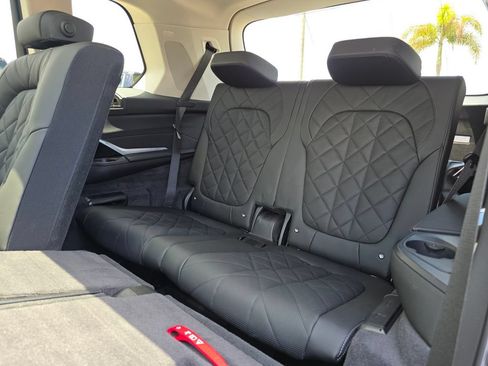 Used 2025 BMW X7 xDrive40i w/ Premium Package AWD/4WD image 22