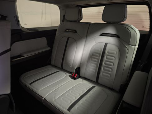 Used 2024 Rivian R1S Adventure AWD/4WD image 22