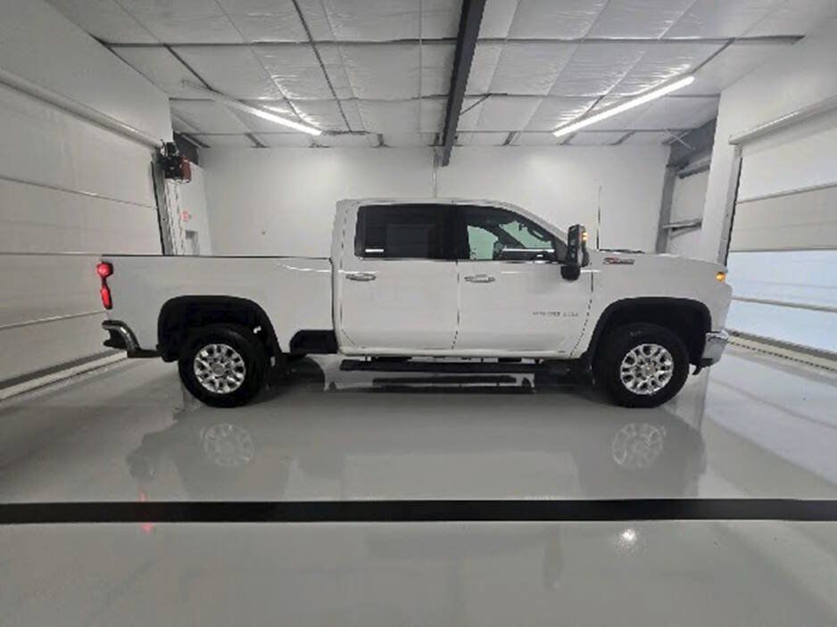 Used 2022 Chevrolet Silverado 2500 LTZ w/ LTZ Plus Package AWD/4WD image 11