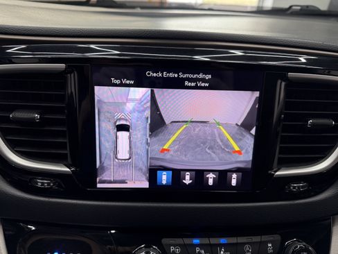 Used 2018 Chrysler Pacifica Touring-L w/ Advanced Safetytec Group FWD image 17