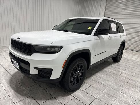 Used 2025 Jeep Grand Cherokee L Altitude RWD image 1