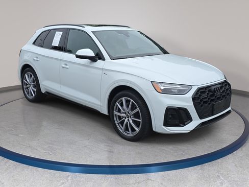 Used 2023 Audi Q5 e Premium Plus w/ Premium Plus Package AWD/4WD image 3