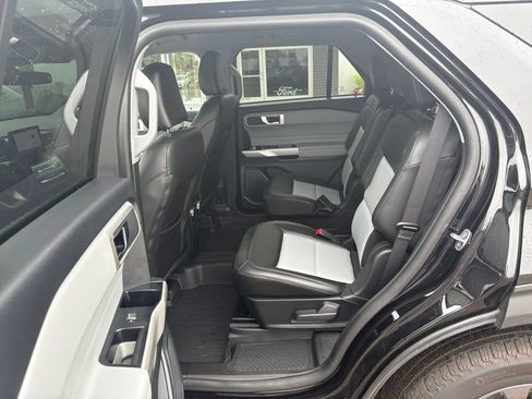 Used 2024 Ford Explorer XLT w/ Equipment Group 202A AWD/4WD image 11