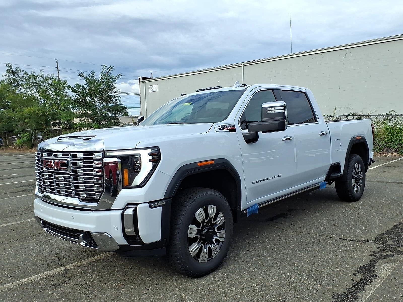 New 2026 GMC Sierra 2500 Denali w/ Denali Reserve Package AWD/4WD image 3