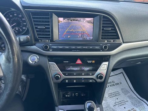 Used 2018 Hyundai Elantra Value Edition FWD image 18