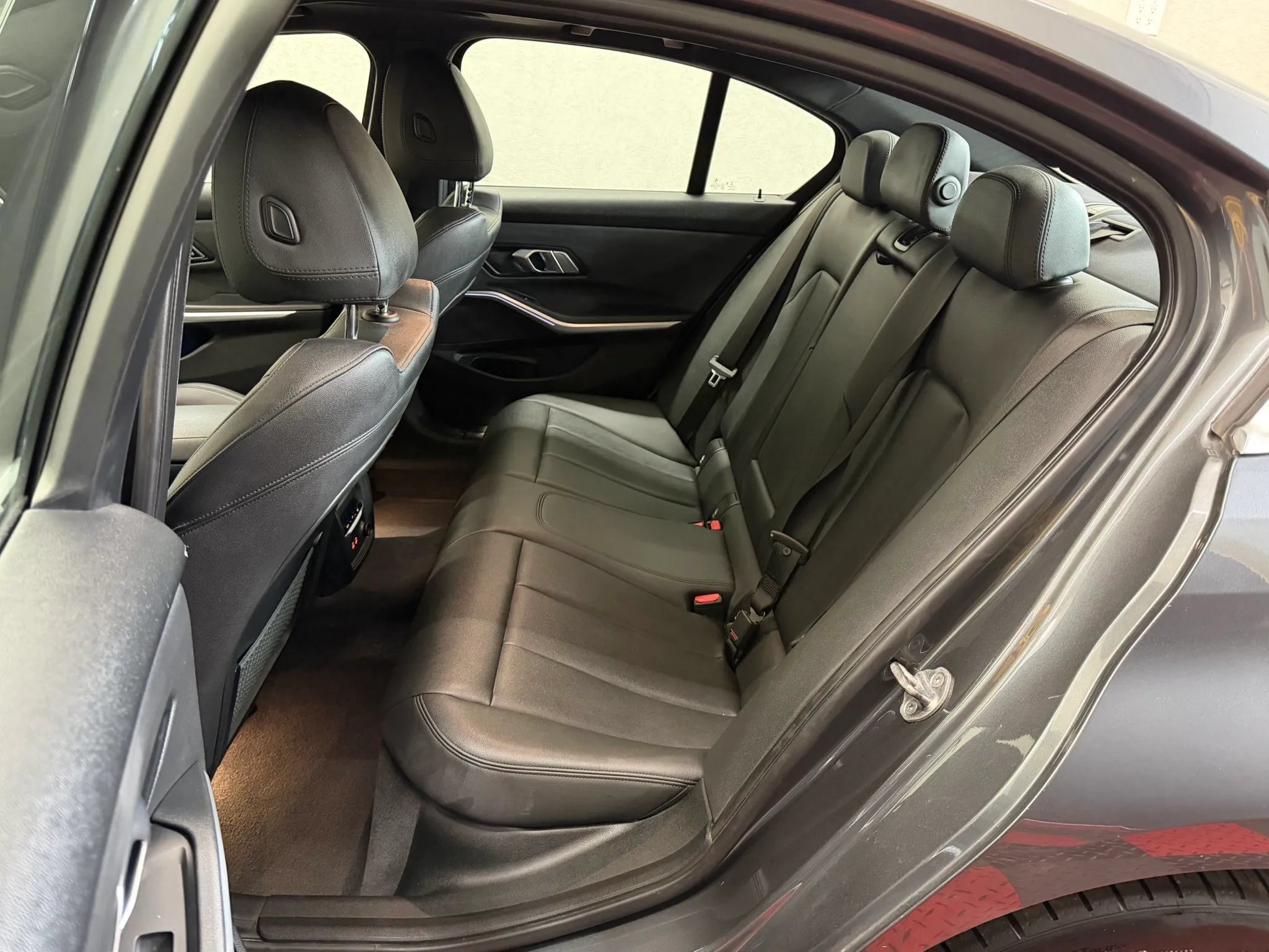Used 2019 BMW 330i xDrive Sedan w/ Premium Package AWD/4WD image 15