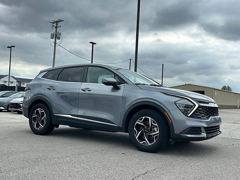 Used 2025 Kia Sportage LX image 9
