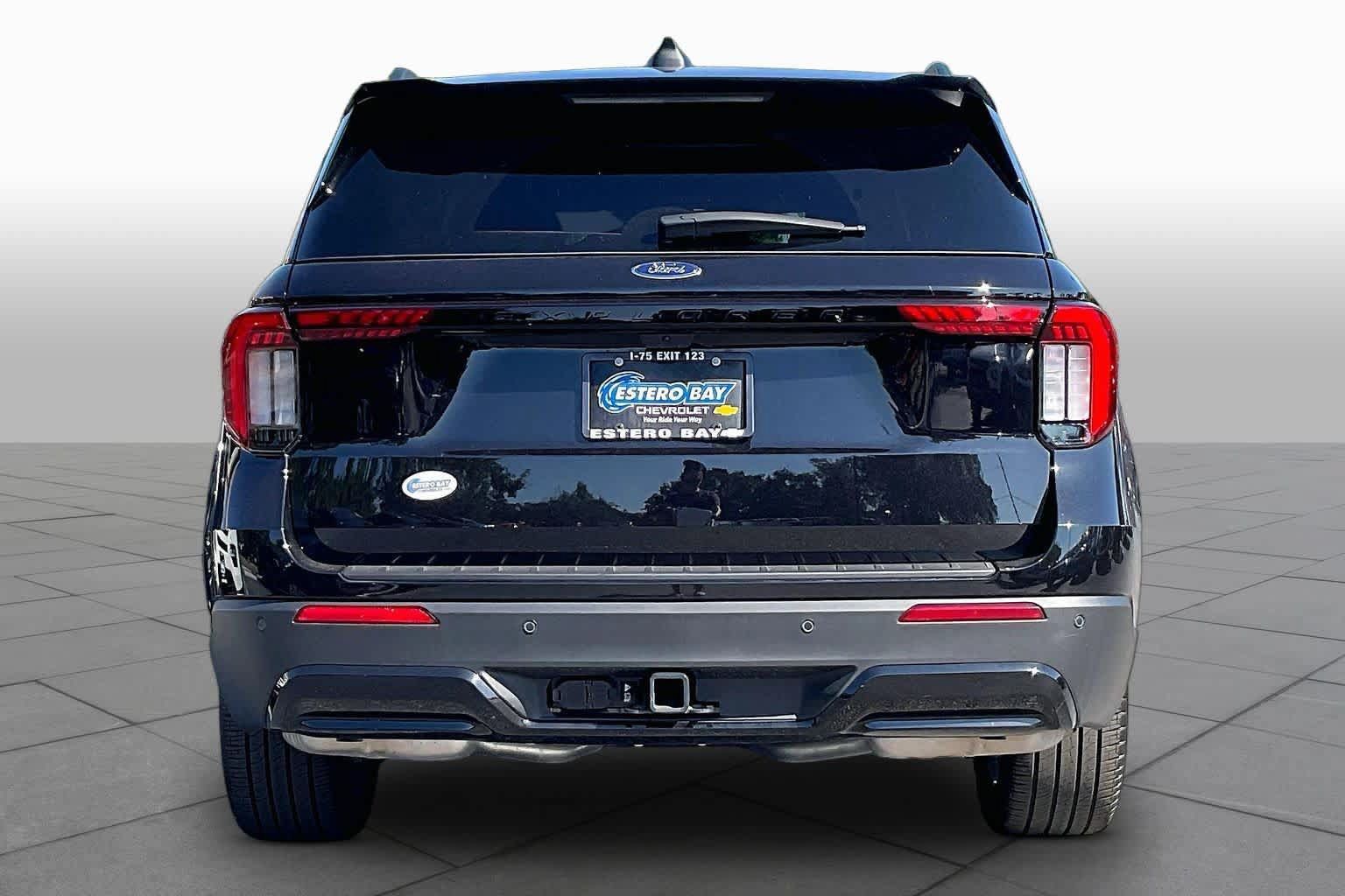 Used 2026 Ford Explorer ST-Line w/ ST-Line Street Pack RWD image 5