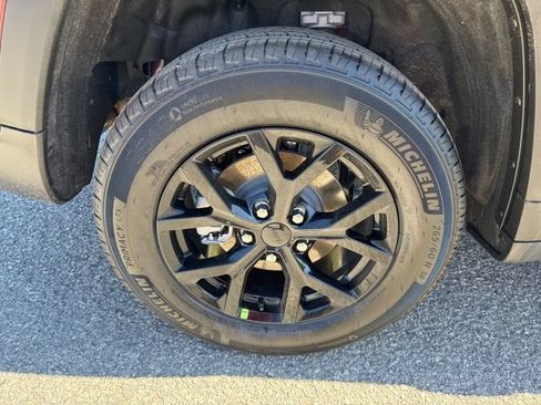 New 2026 Jeep Grand Cherokee Altitude AWD/4WD image 11