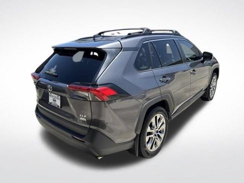 Used 2021 Toyota RAV4 XLE Premium FWD image 3