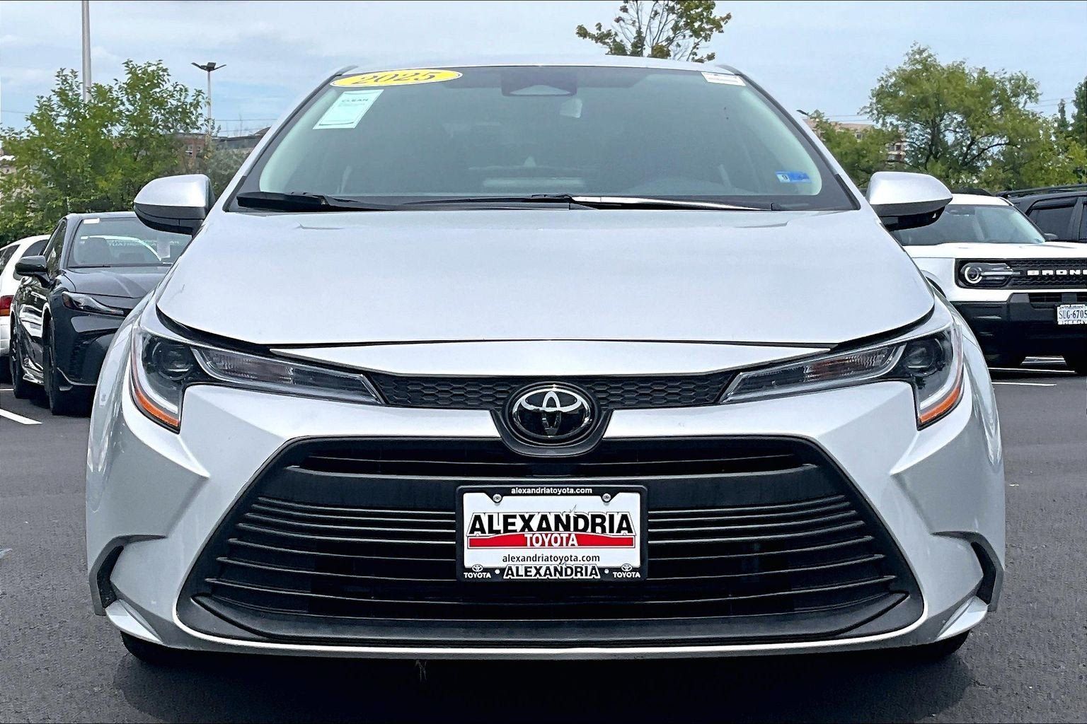 Used 2025 Toyota Corolla LE FWD image 3